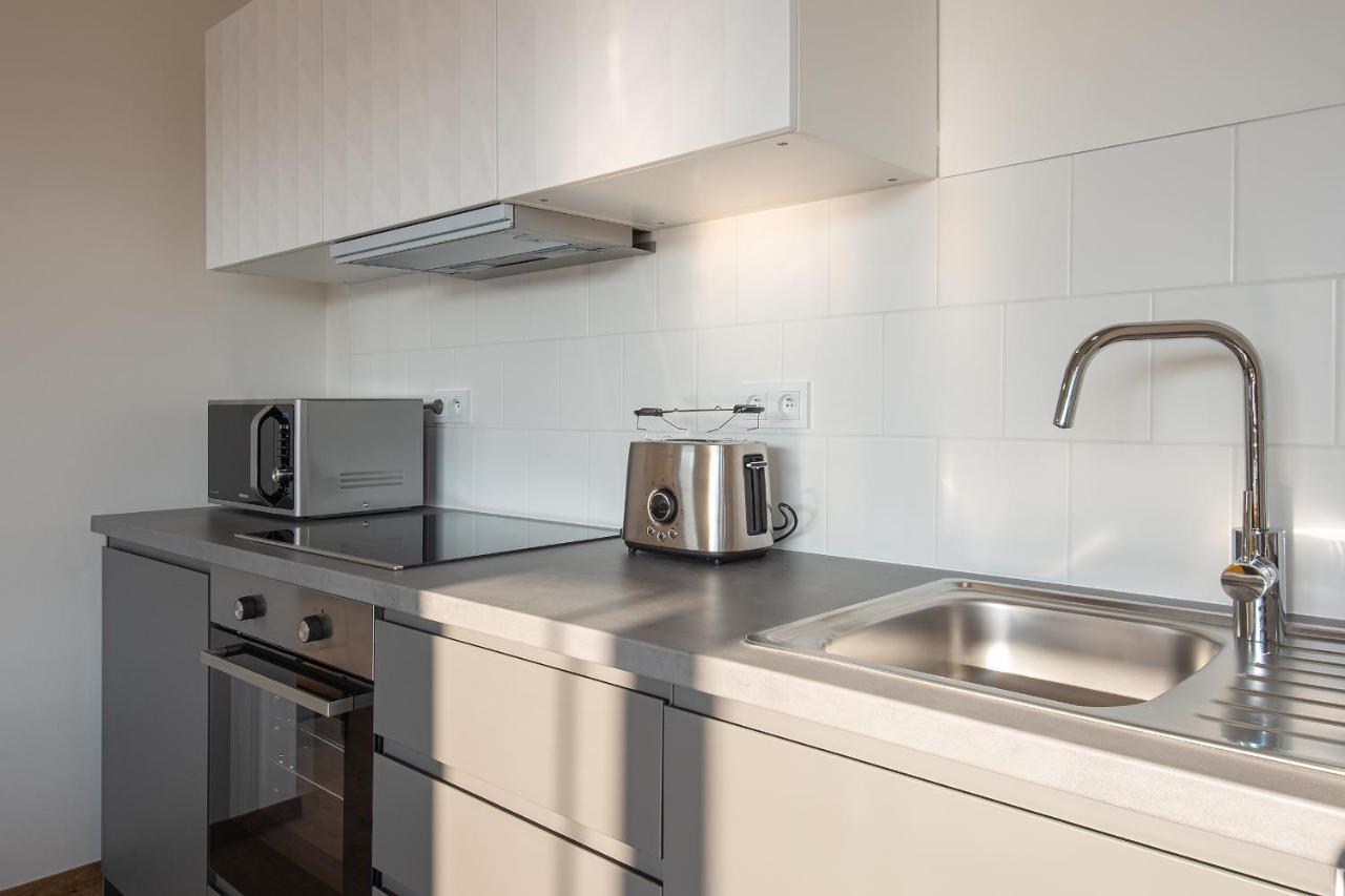 7 Ruzyne Apartment *